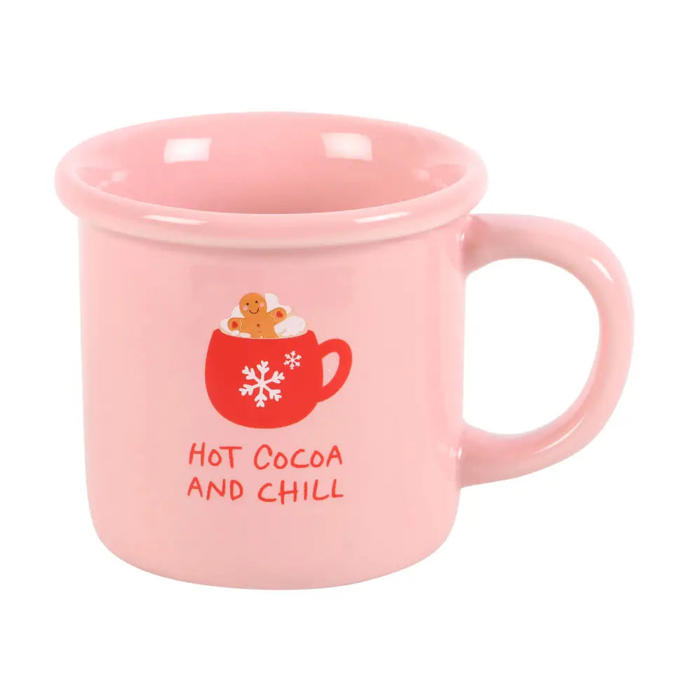 Roze mok met warme chocolademelk en chill voor Kerstmis